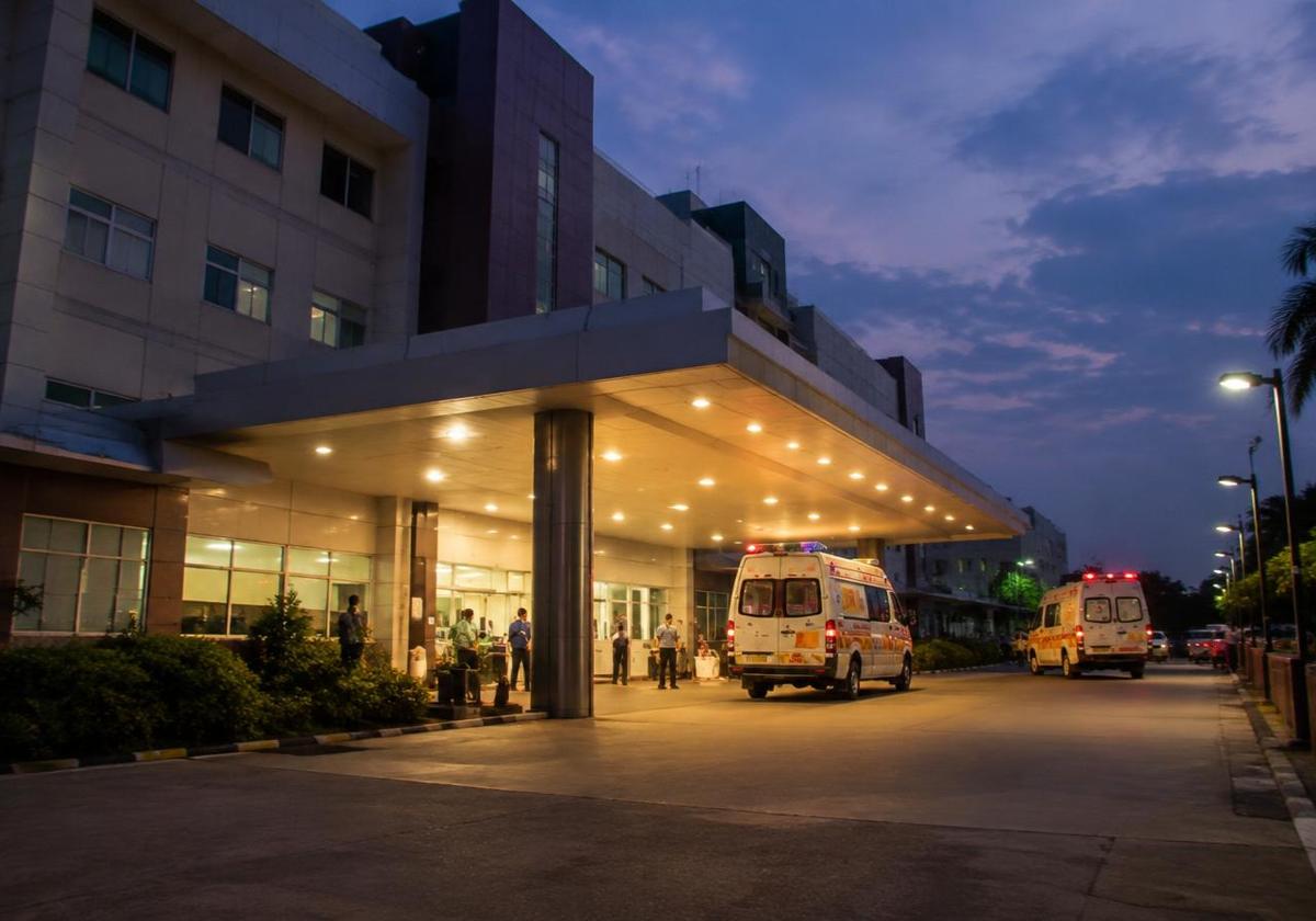 24/7 emergency department entrance